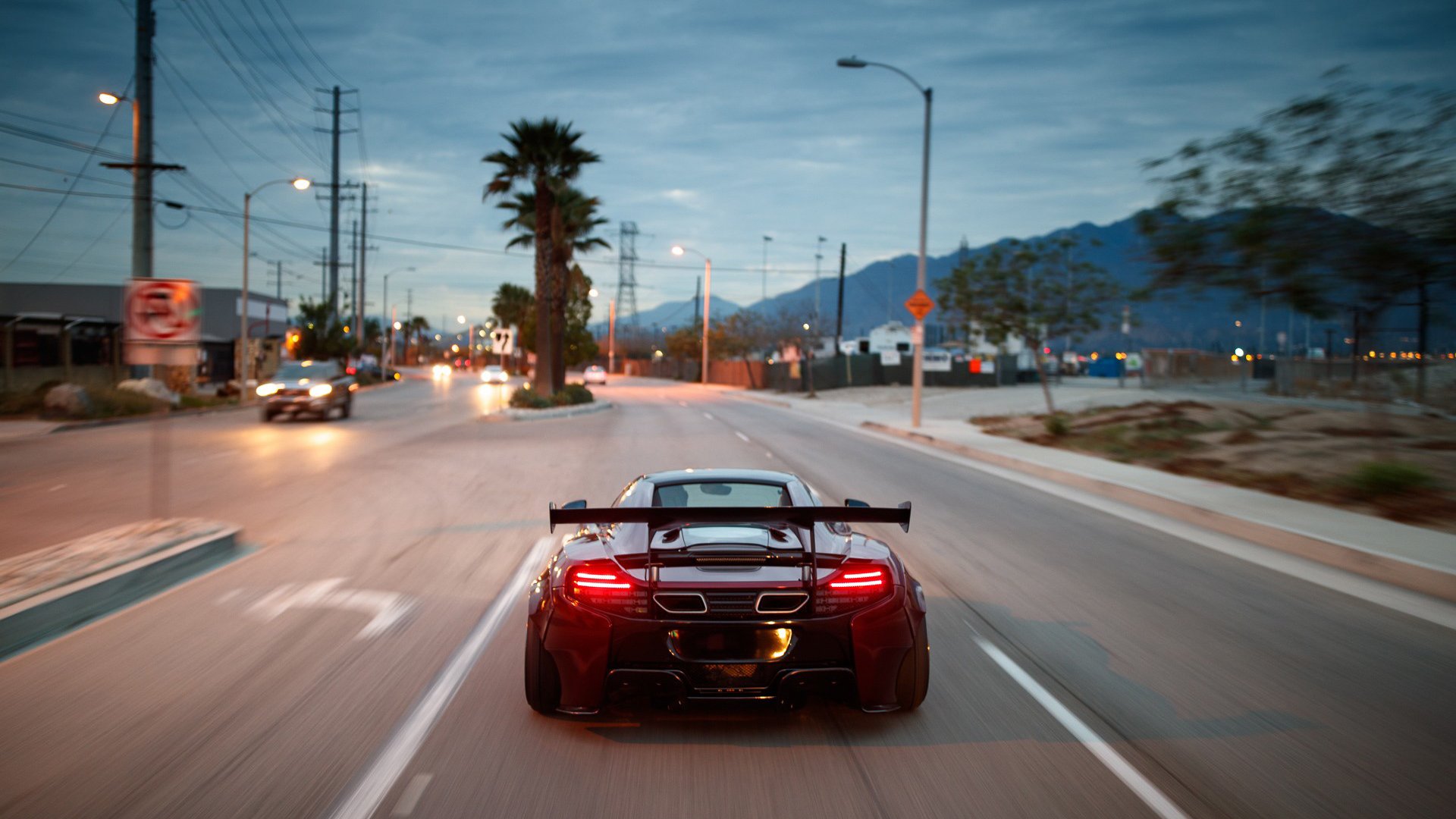 2017年季后赛:库里在对阵马刺的系列赛中累计投中超过20个三分,成为历史最强“投手”之一