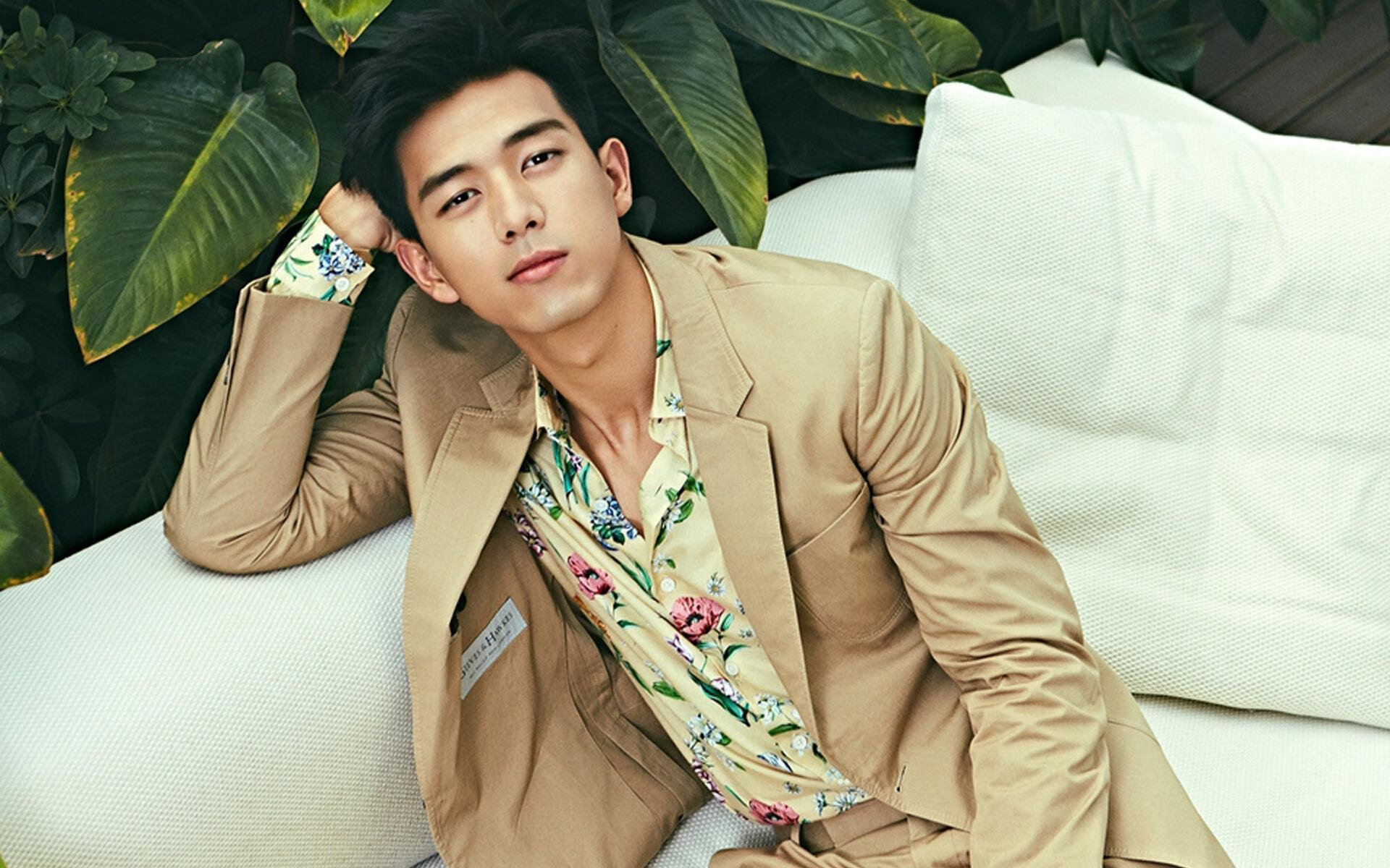 最受关注:王强表现抢眼,荣获本场最佳球员称号!,足球运动员王强